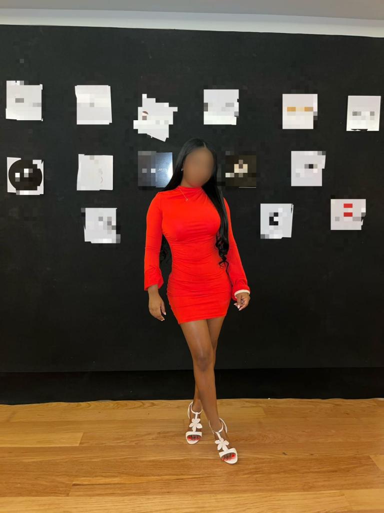 695835696: Chica busca chico en Sevilla