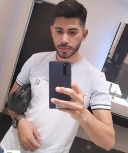 742086529: Chico busca chica en Valencia