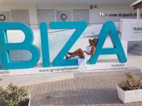 641558305: Chica busca chico en Ibiza