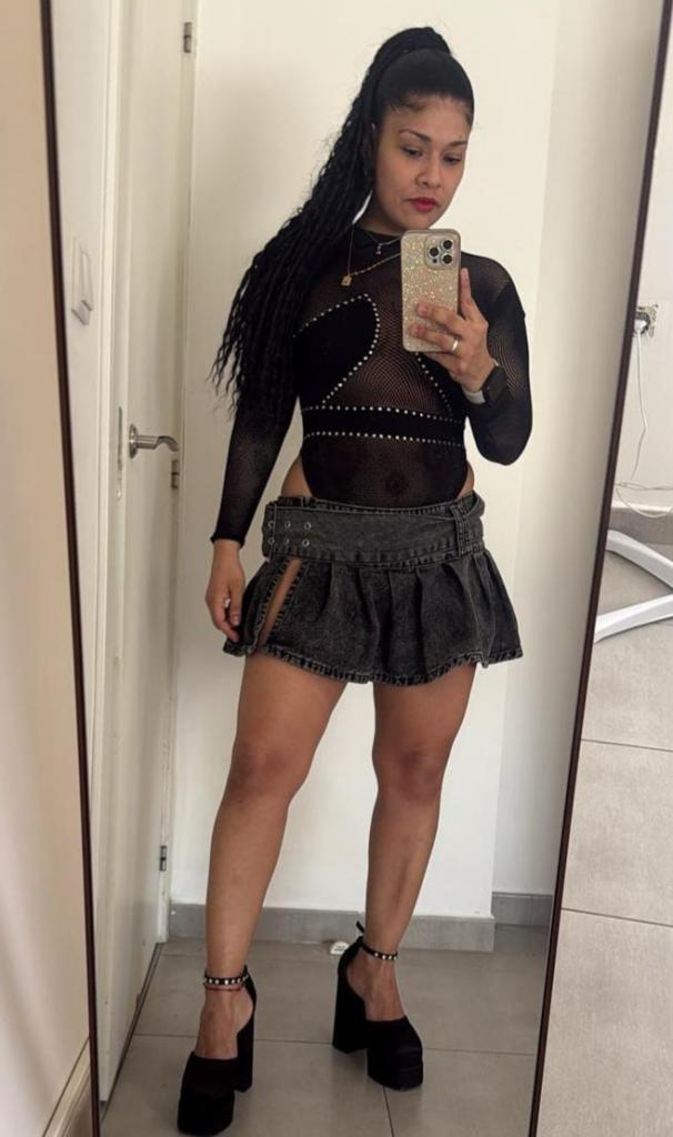 Chica busca chico en Alicante: Chica busca chico