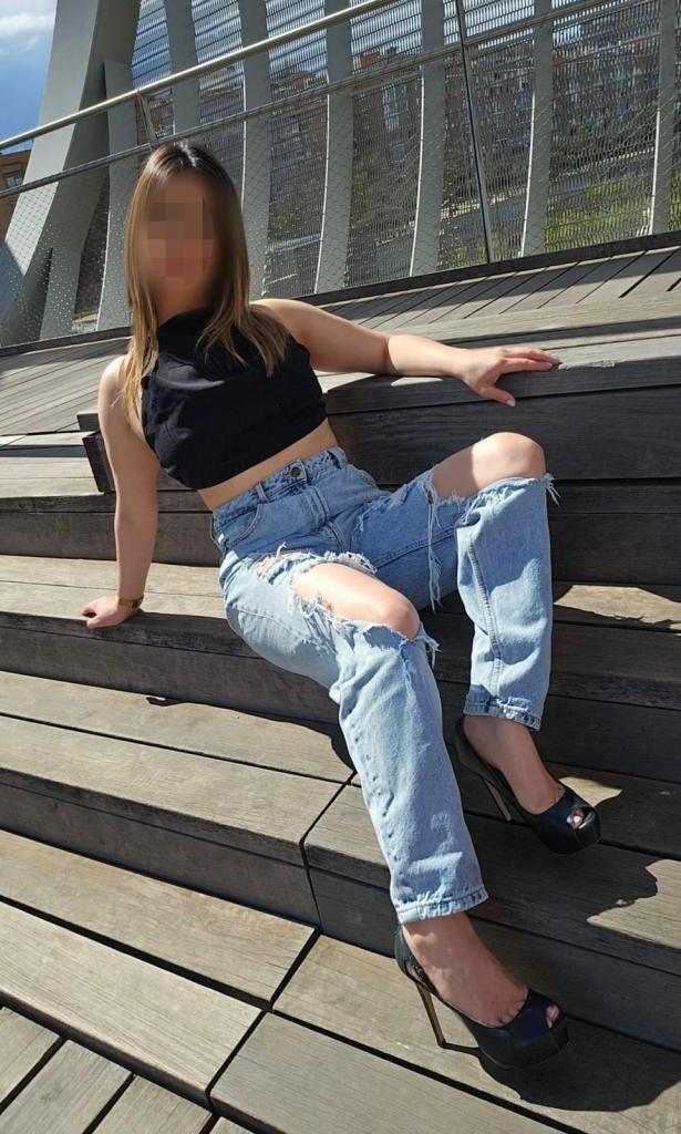 667485511: Chica busca chico en Madrid