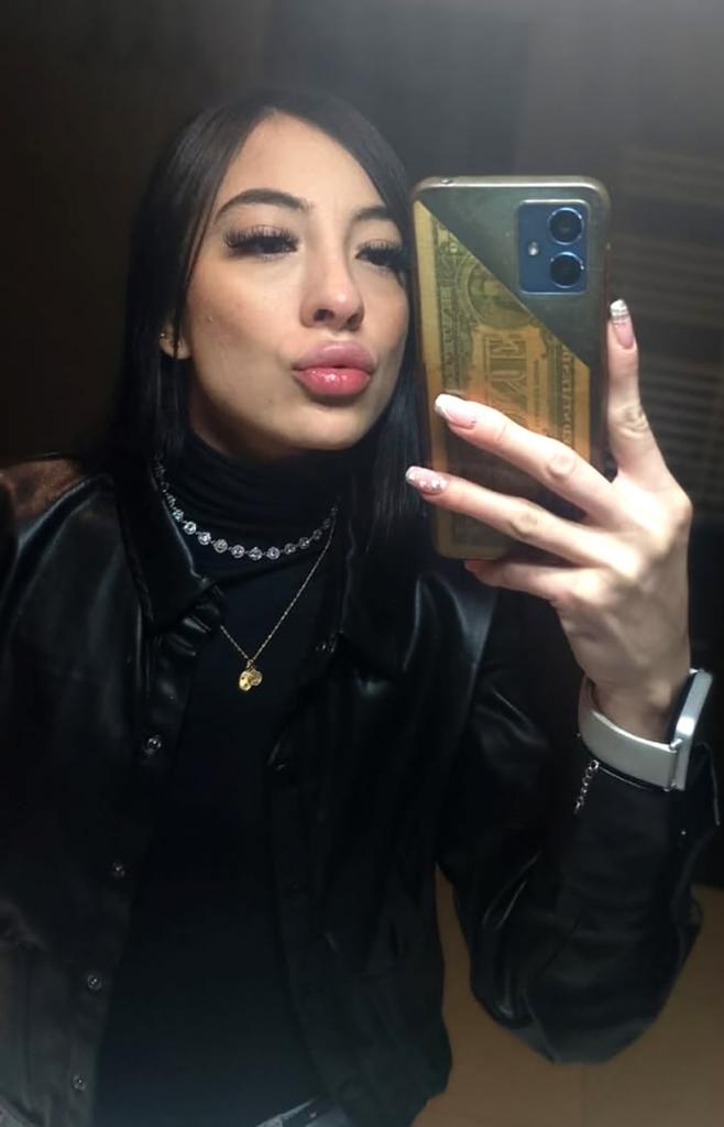 614969142: Chica busca chico en Ibiza