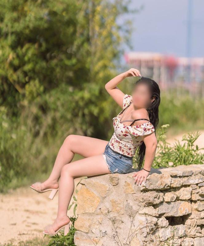 614364211: Chica busca chico en Barcelona