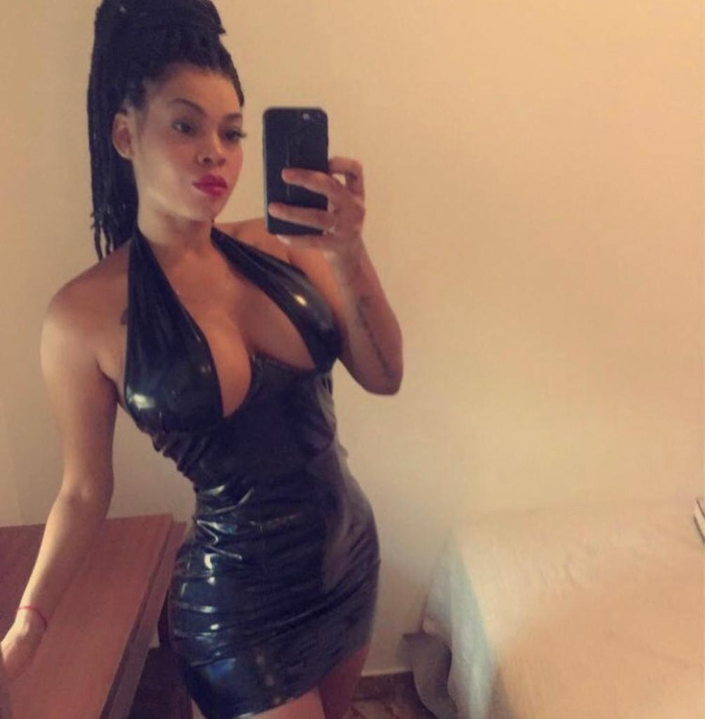 631253405: Chica busca chico en Barcelona