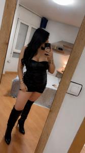 676537184: Chica busca chico en Barcelona