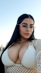 612213286: Chica busca chico en Barcelona