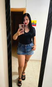 631864206: Chica busca chico en Barcelona