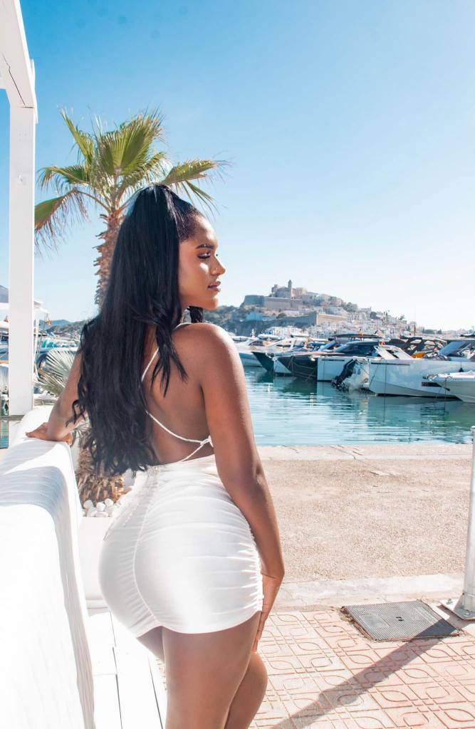 Chica busca chico en Ibiza: 