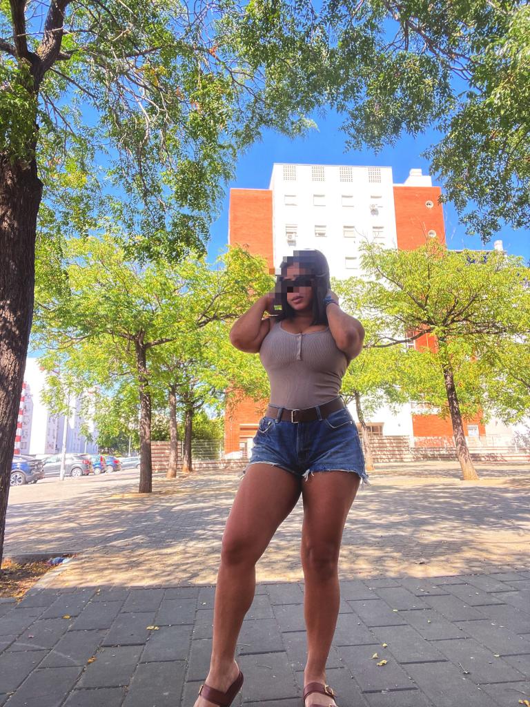 641849044: Chica busca chico en Sevilla
