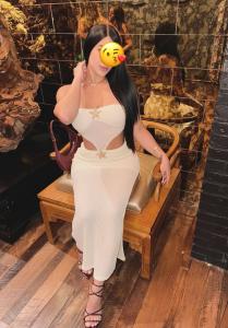 600415117: Chica busca chico en Barcelona