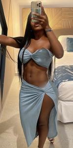 613840417: Chica busca chico en Barcelona