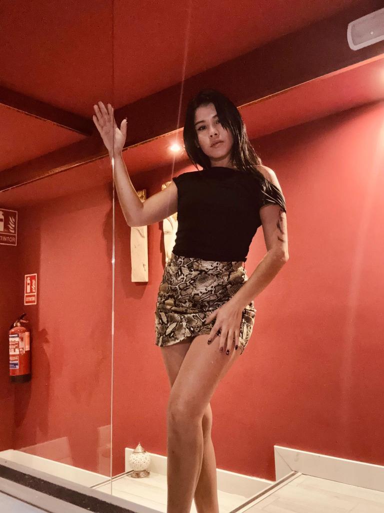 672897976: Chica busca chico en Madrid