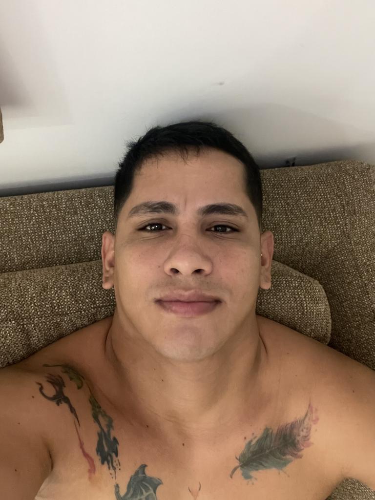 613637662: Chico busca chica en Pontevedra