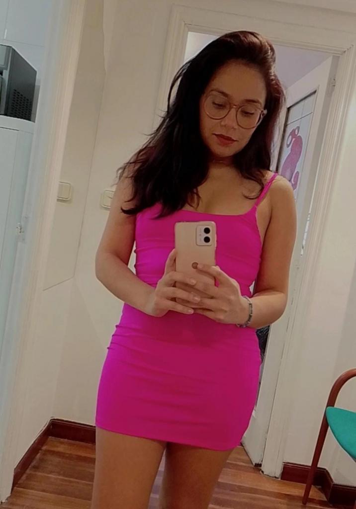 697734316: Chica busca chico en Cádiz