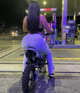 617415806: Chica busca chico en Sevilla