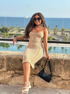 613434096: Chica busca chico en Barcelona