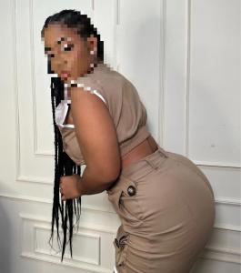 667299856: Chica busca chico en Sevilla