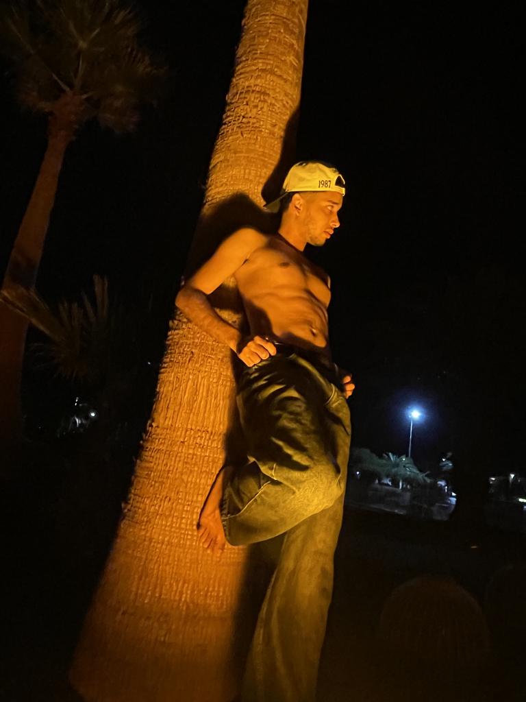 687161523: Chico busca chica en Sevilla