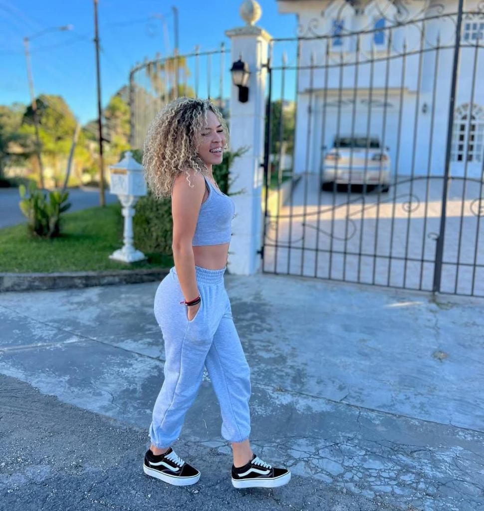 Chica busca chico en Almería: 