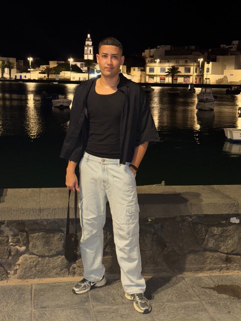 Chico busca chica en Granada: 