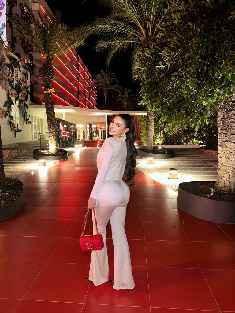 Chica busca chico en Ibiza: 