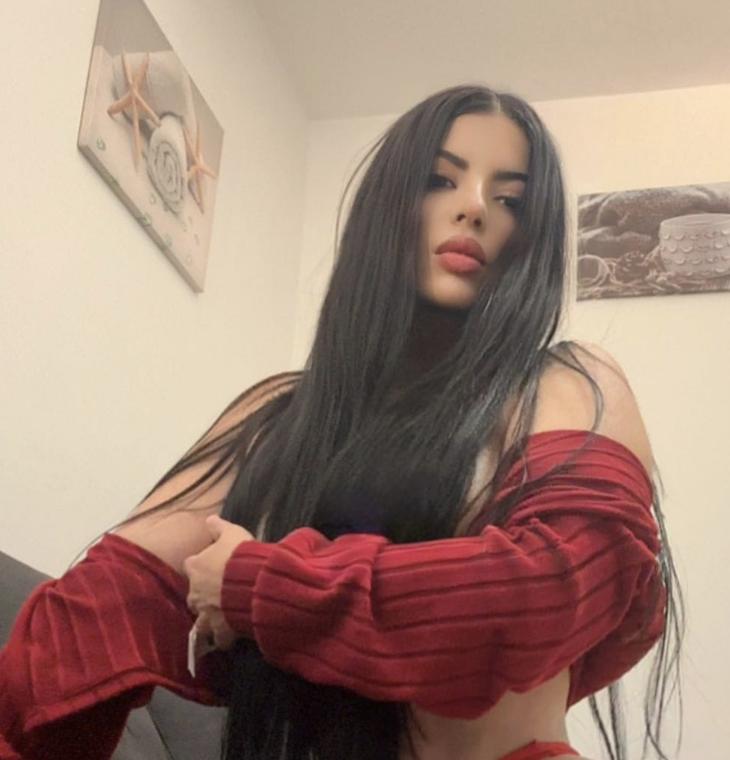 Chica busca chico en Ibiza: Chica busca chico