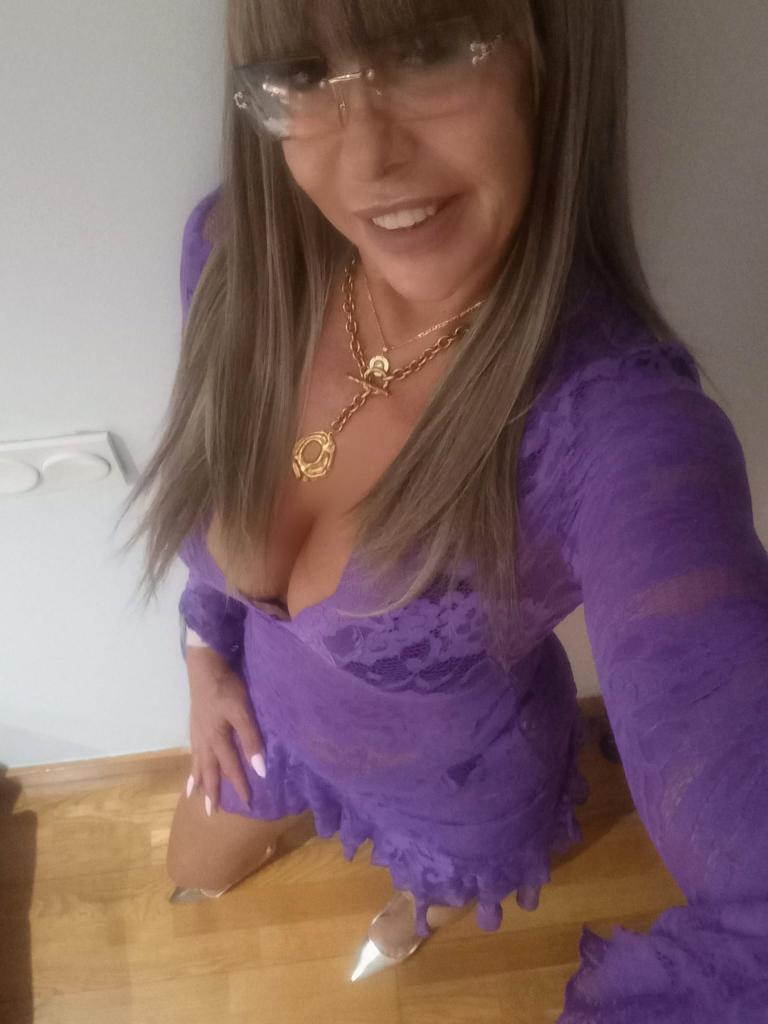 Chica busca chico en Almería: 