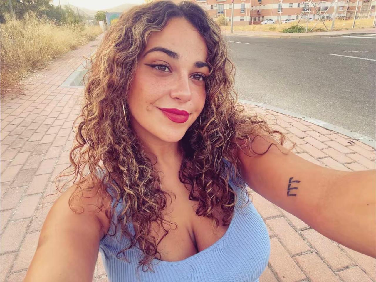 Chica busca chico en Granada: Chica busca chico