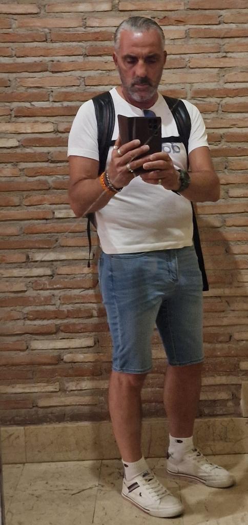 Chico busca chica en Las Palmas: 