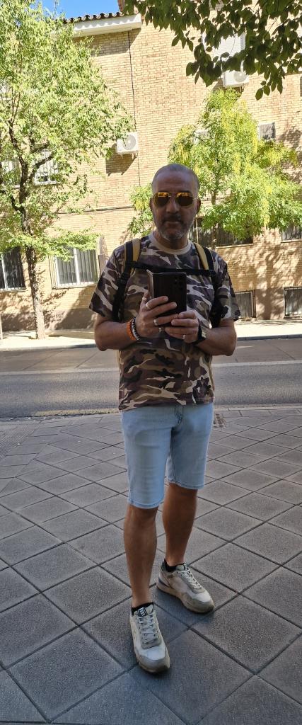 Chico busca chica en Las Palmas: 