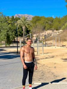 631385777: Chico busca chica en Alicante