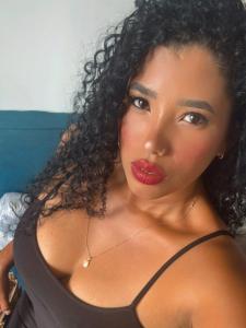 604249634: Chica busca chico en Barcelona