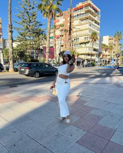 742058681: Chica busca chico en Sevilla