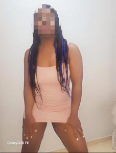 613666517: Chica busca chico en Barcelona