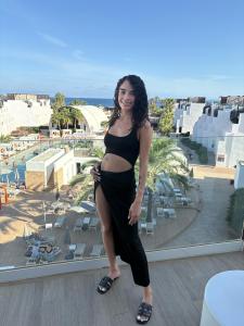 631153311: Chica busca chico en Ibiza