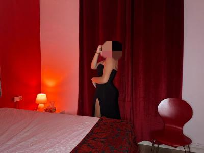 692709151: Chica busca chico en Gerona