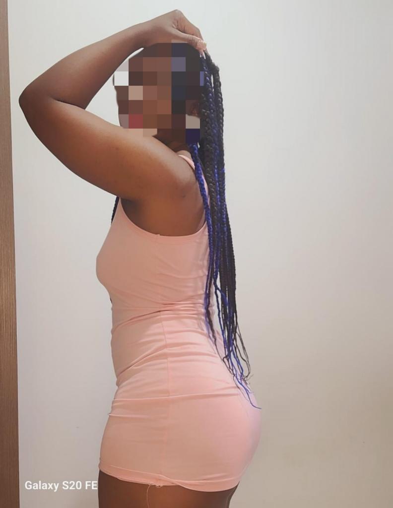 613666517: Chica busca chico en Barcelona