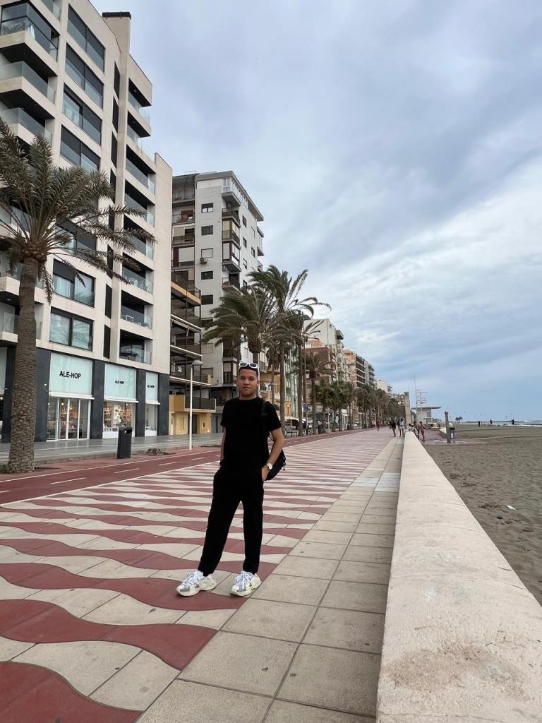 Chico busca chica en Almería: 