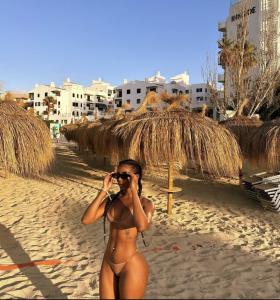 Chica busca chico en Ibiza: 