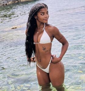 Chica busca chico en Ibiza: 