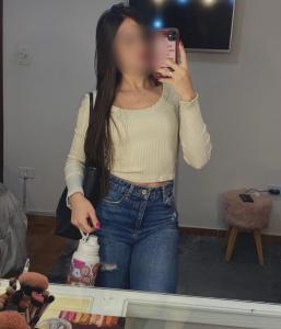 695587121: Chica busca chico en Madrid
