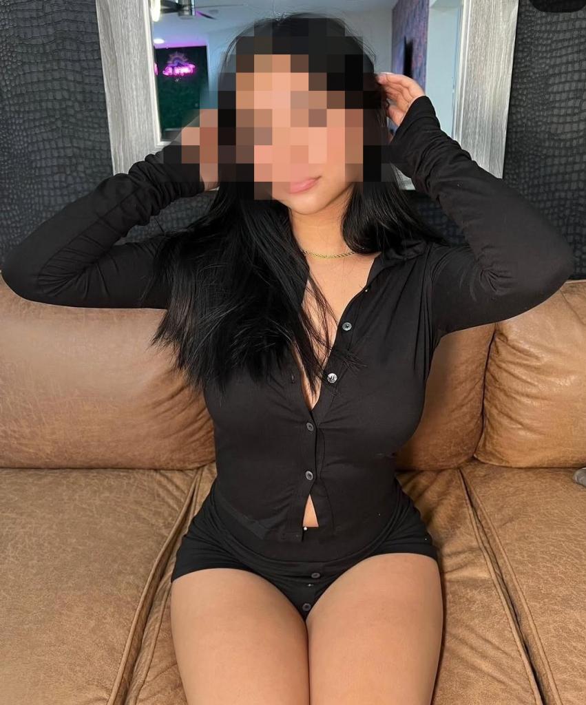 632485878: Chica busca chico en Sevilla