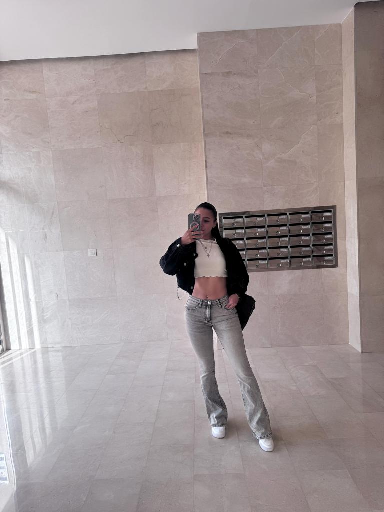 745007244: Chica busca chico en Alicante