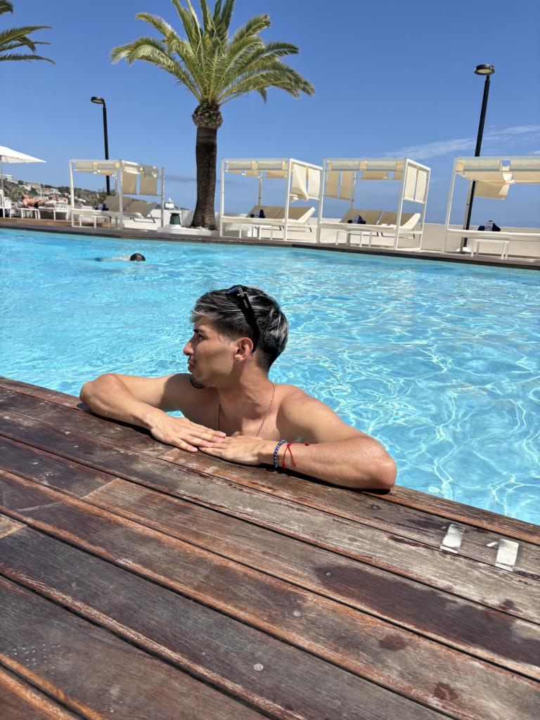 663936078: Chico busca chica en Ibiza