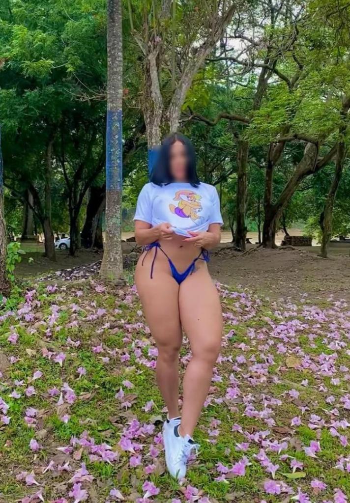 Chica busca chico en Alicante: Chica busca chico