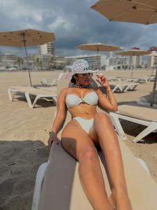 613876346: Chica busca chico en Sevilla