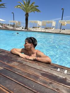 663936078: Chico busca chica en Ibiza
