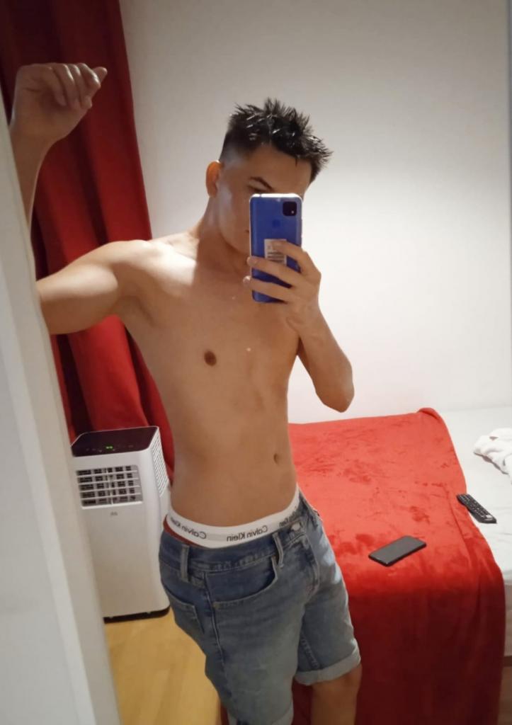 610842268: Chico busca chica en Málaga