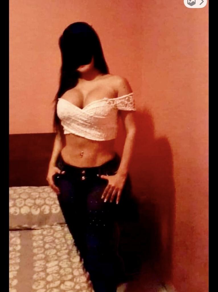 Chica busca chico en Huelva: 