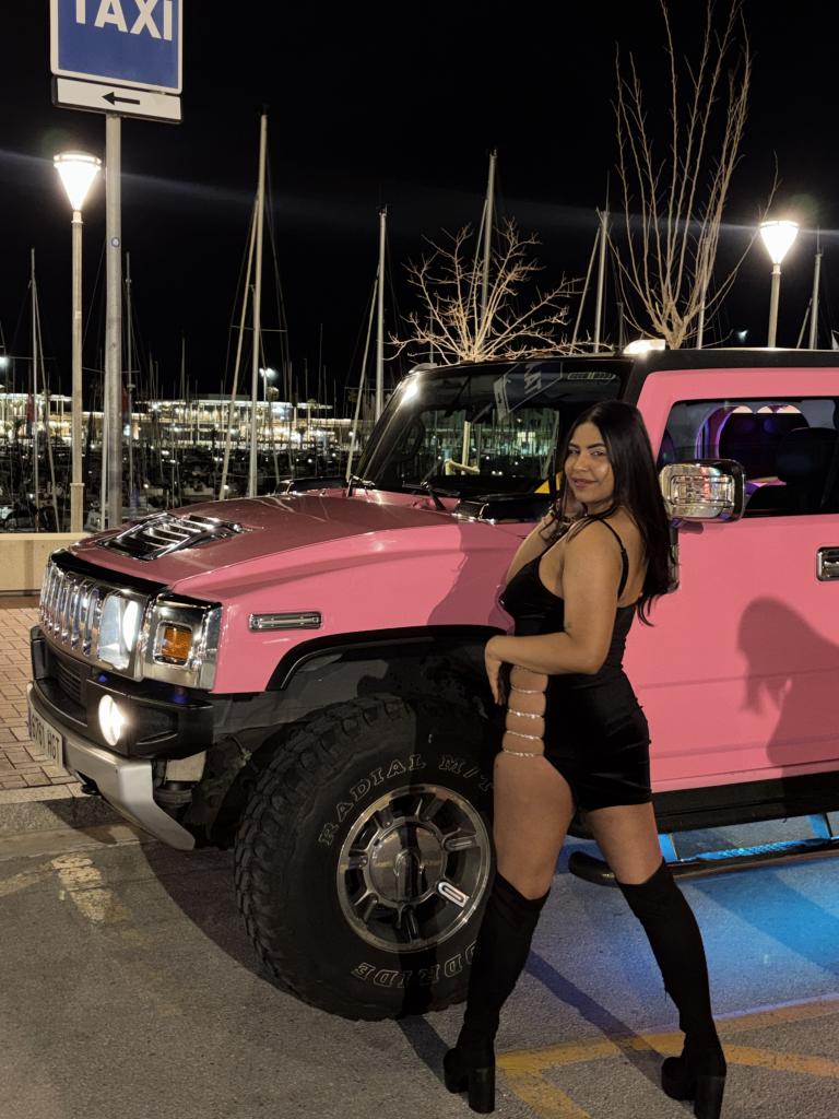 613865183: Chica busca chico en Barcelona